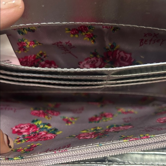 Betsey Johnson Bold Red Heart Wallet - Picture 3 of 11